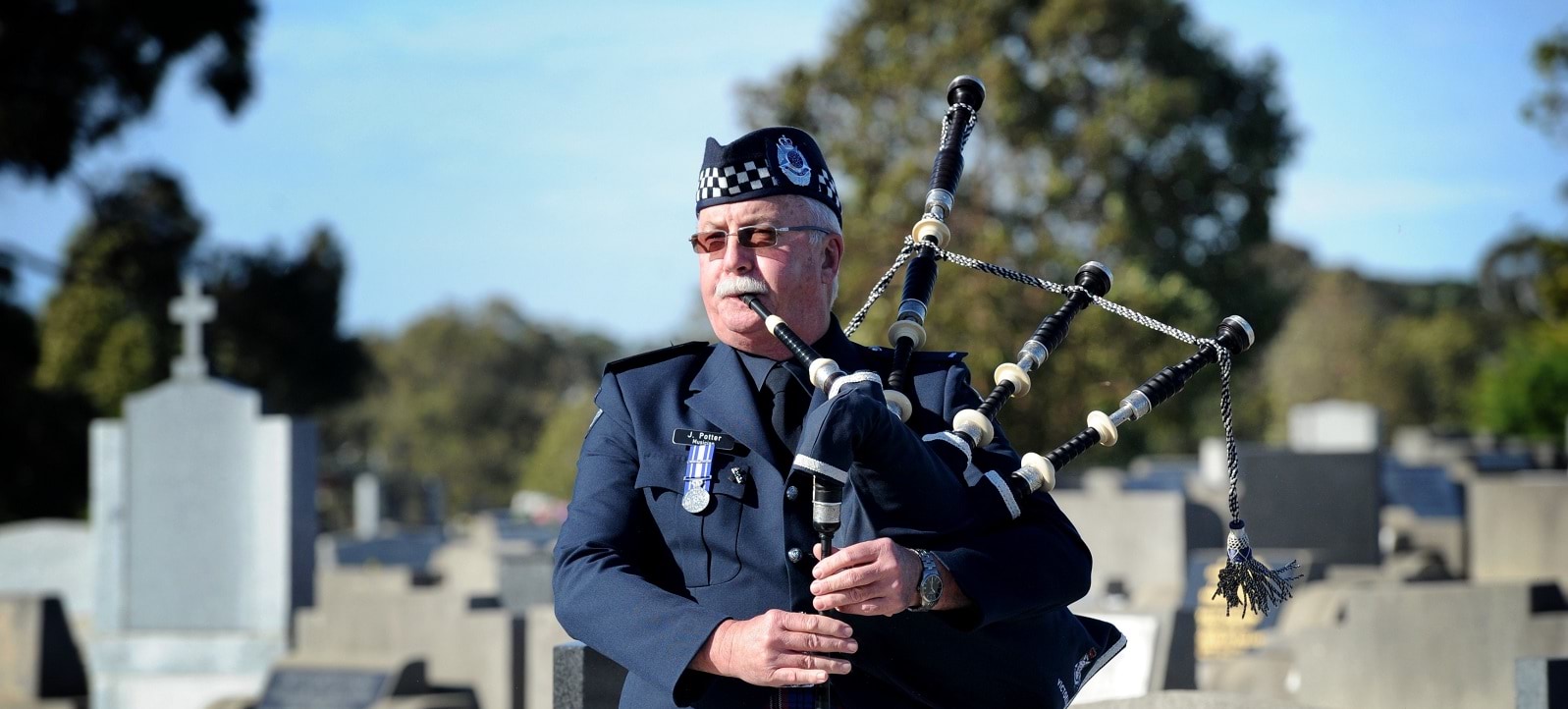 Victoria-Police-bagpipe-player